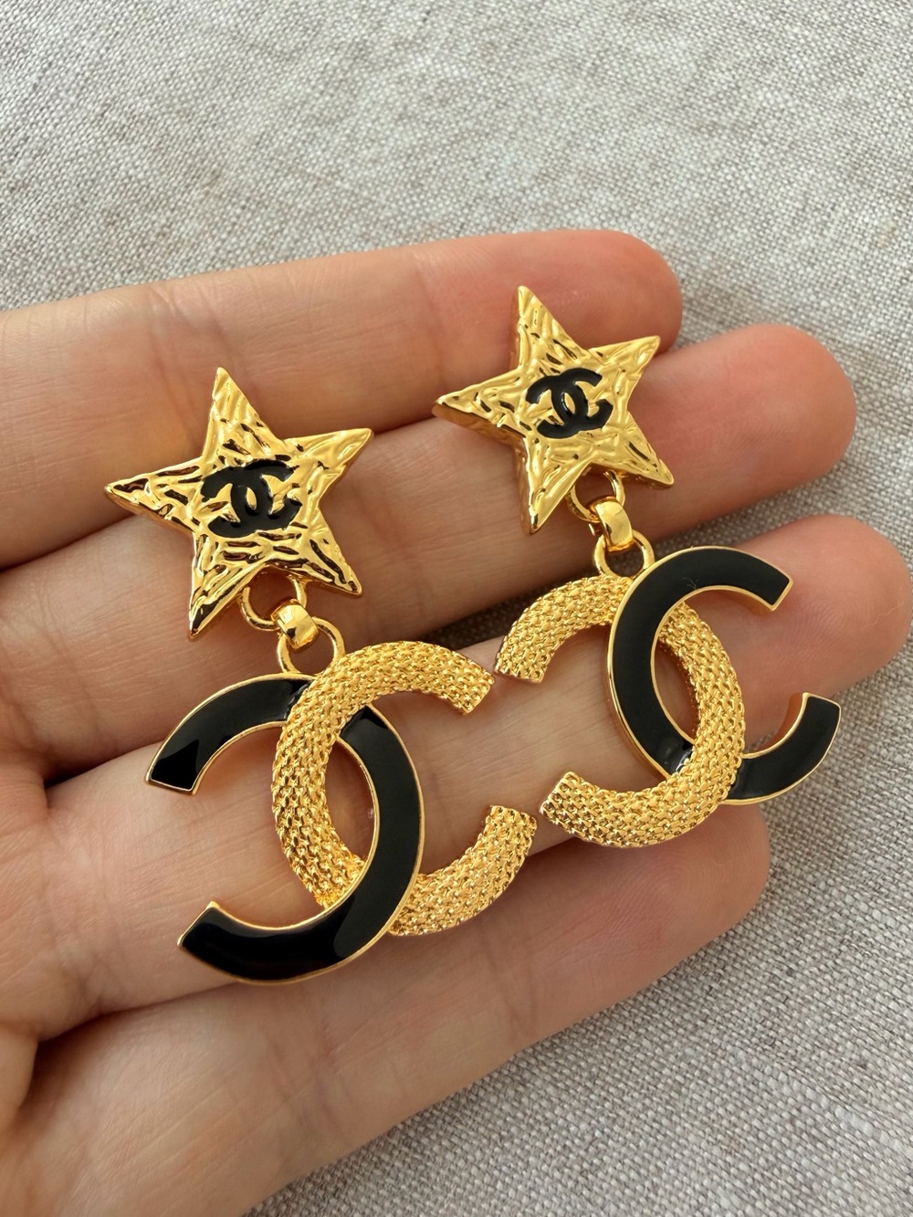 ⭐️CHANEL Gold and Black Star Drop CC Earrings🖤